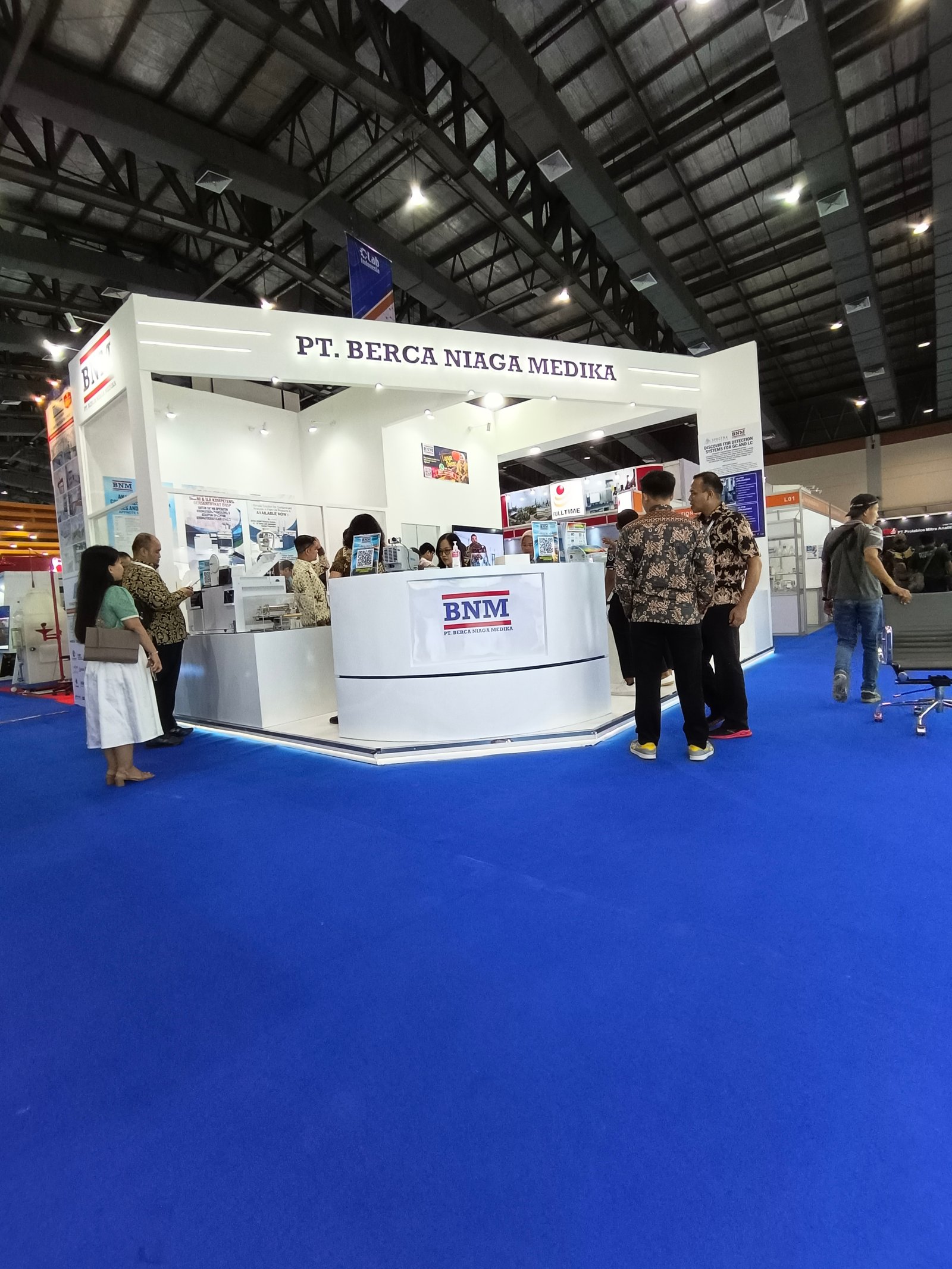 Booth pameran peralatan laboratorium